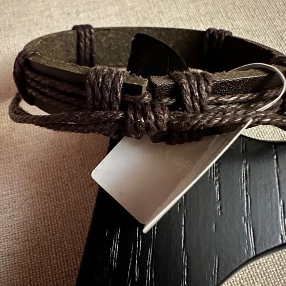 Soft leather bracelet with adjustable leather ties and silver cross NWT - Picture 3 of 9